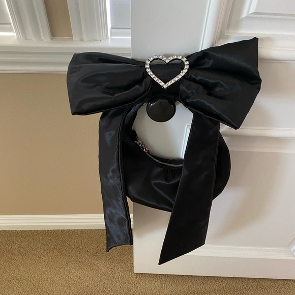 Black Satin Bow Bag Heart - Picture 7 of 9